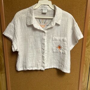 White Cropped Button-Up Shirt with Embroidered Design